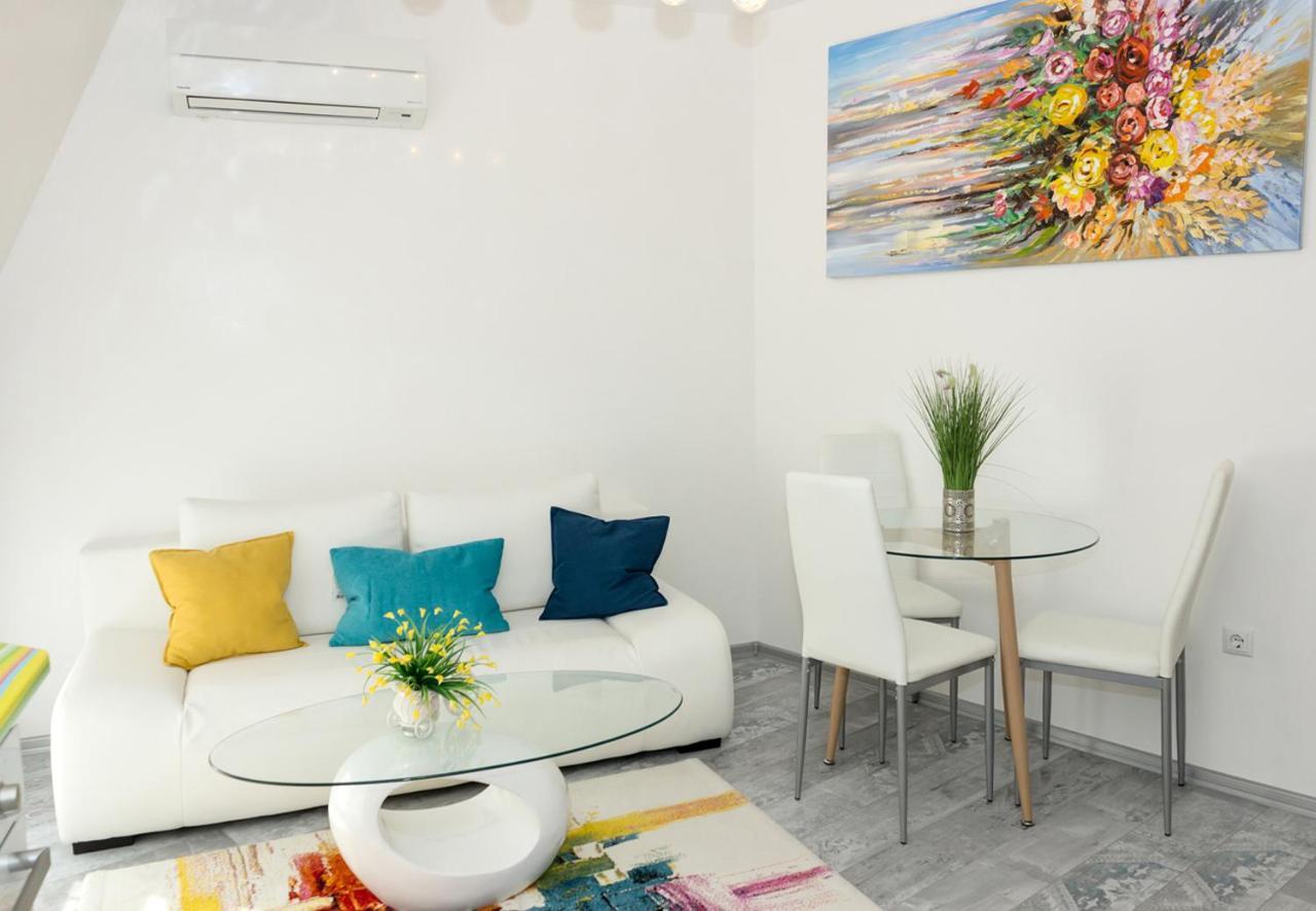 Acrylic & Pastel Apartments Varna Buitenkant foto